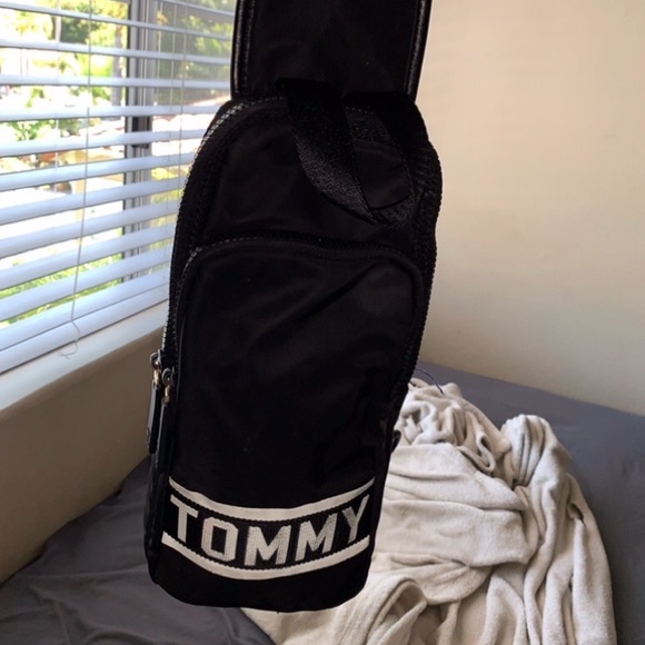 Tommy Hilfiger Messanger Bag - Picture 2 of 3